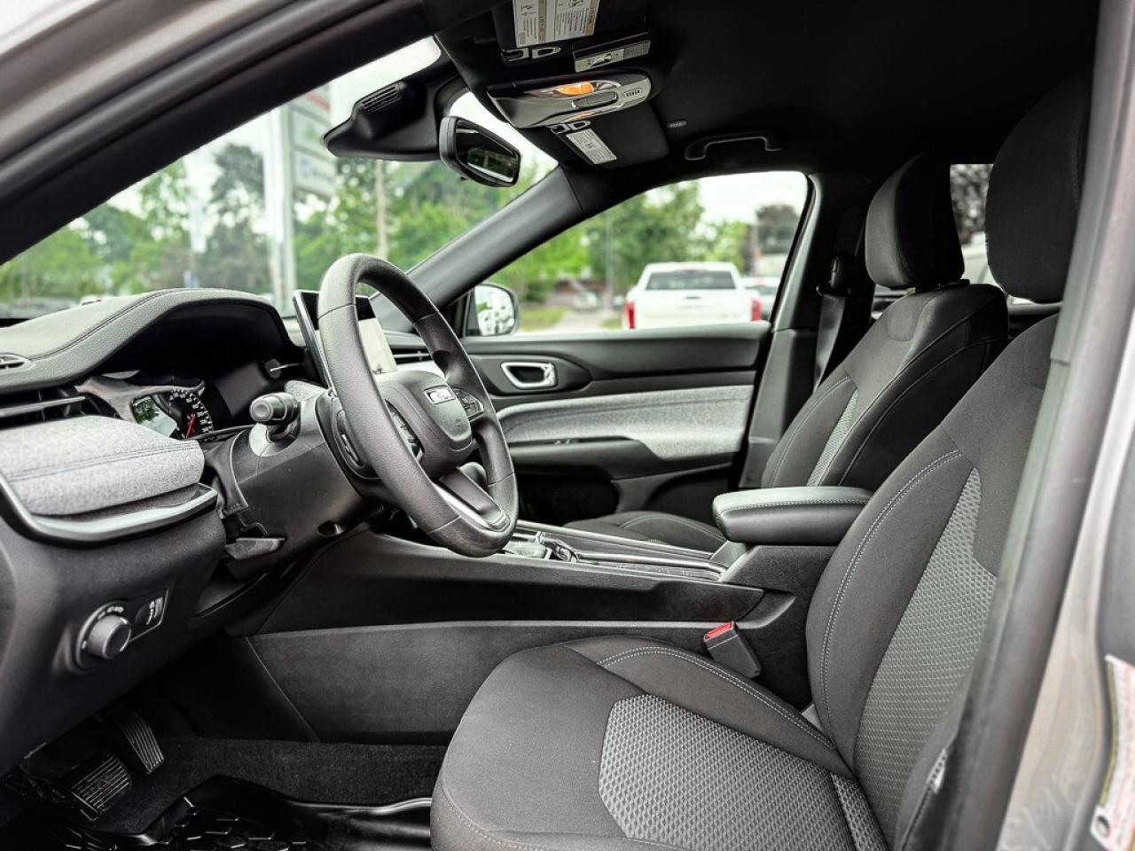 2024 Jeep Compass Sport   SPORT APPEARANCE   CARPLAY   HEATED SEATS Photo