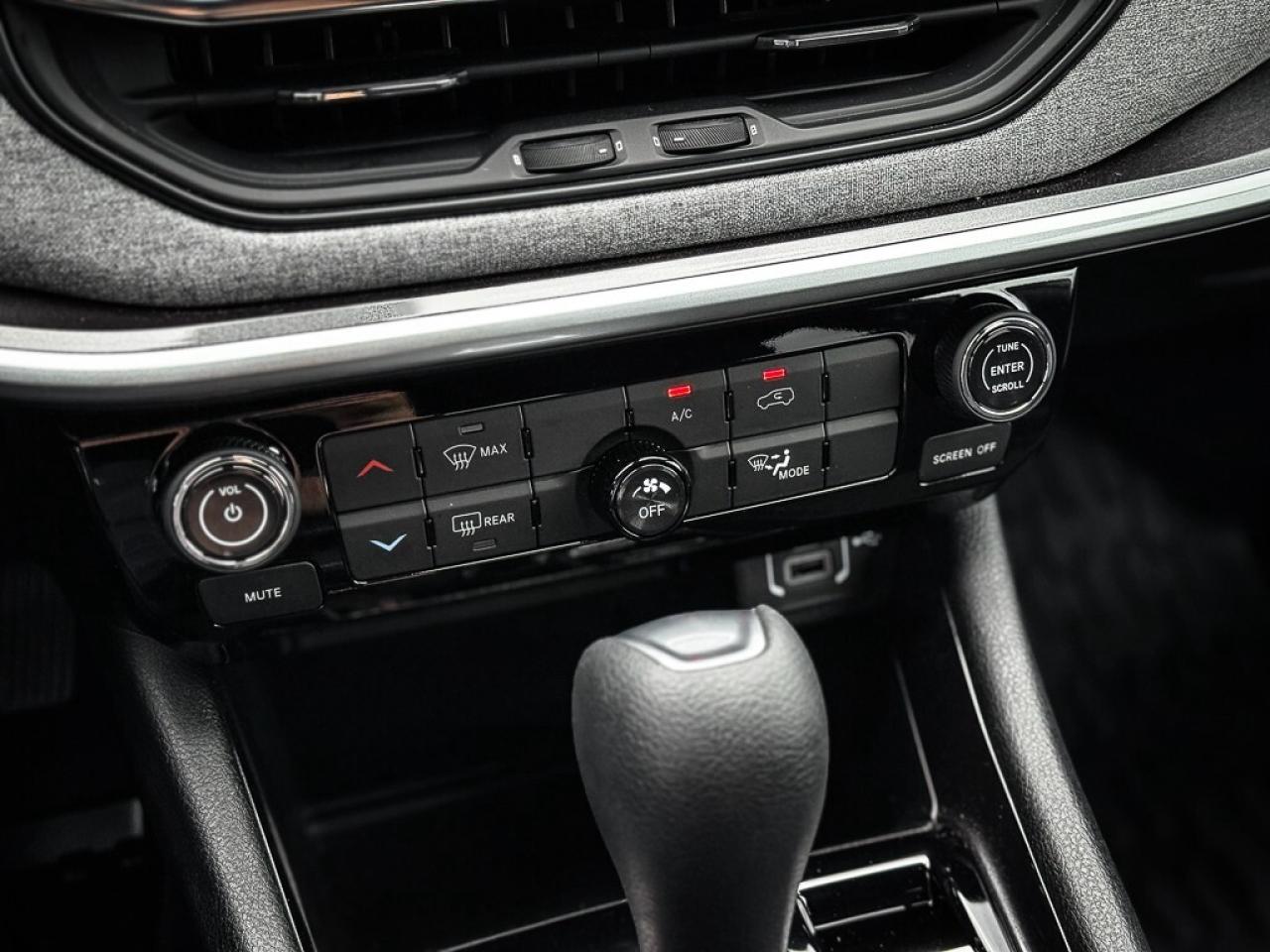 2024 Jeep Compass Sport   SPORT APPEARANCE   CARPLAY   HEATED SEATS Photo