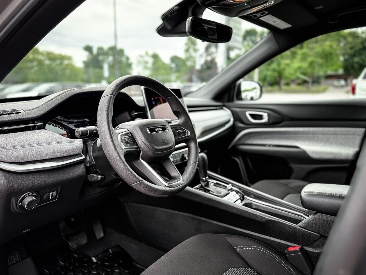 2024 Jeep Compass Sport   SPORT APPEARANCE   CARPLAY   HEATED SEATS Photo