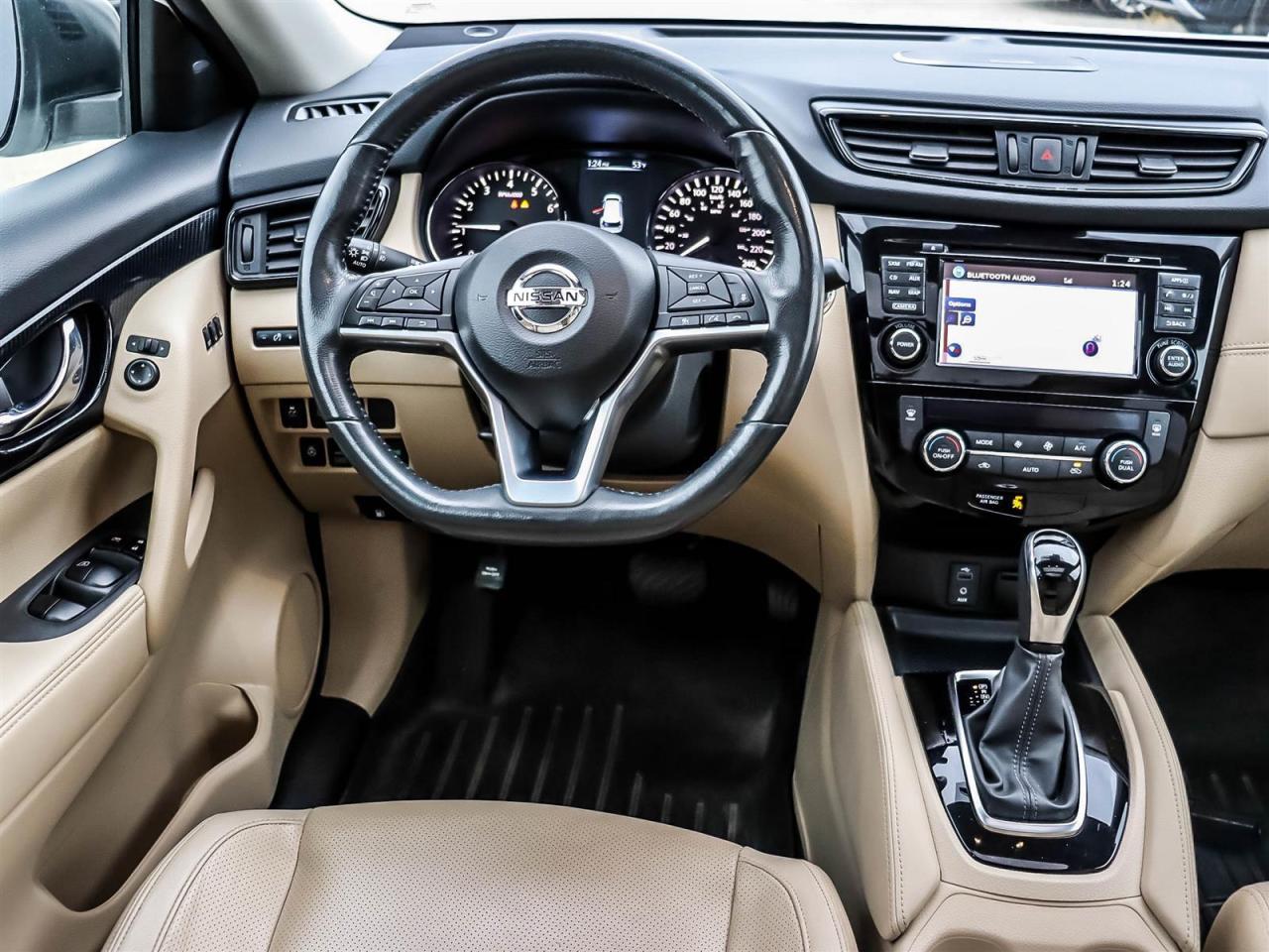 2017 Nissan Rogue SL Platinum Photo