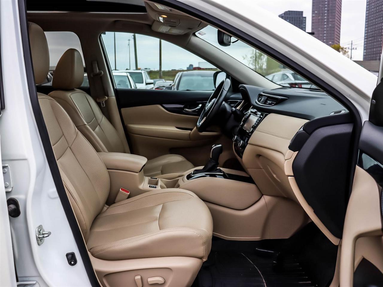 2017 Nissan Rogue SL Platinum Photo