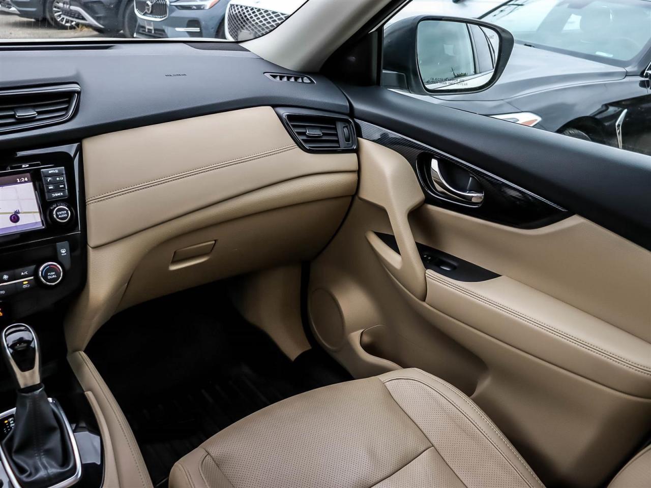 2017 Nissan Rogue SL Platinum Photo