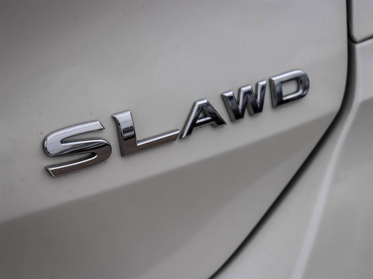 2017 Nissan Rogue SL Platinum Photo