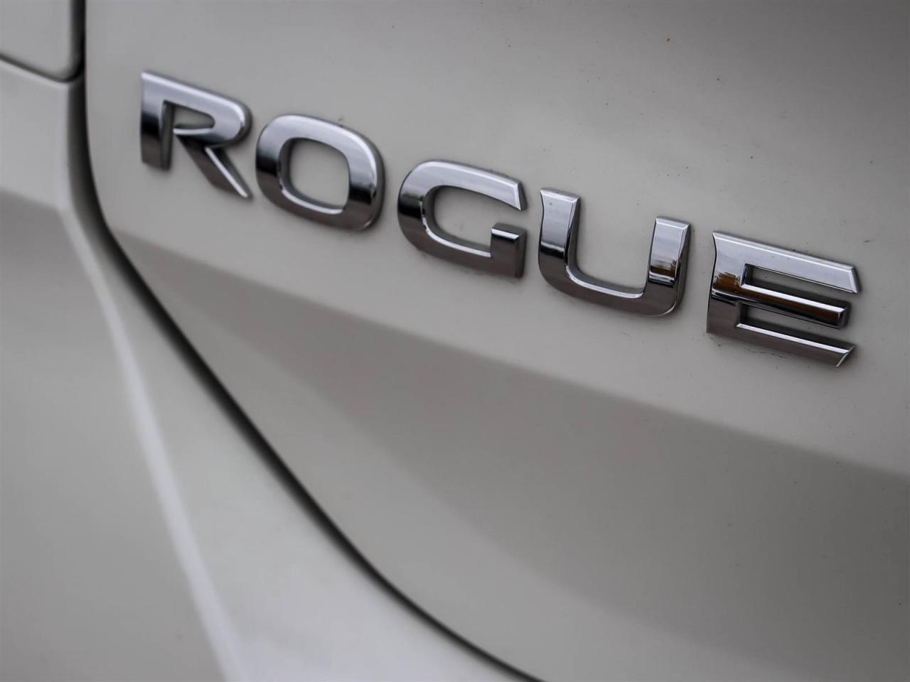 2017 Nissan Rogue SL Platinum Photo