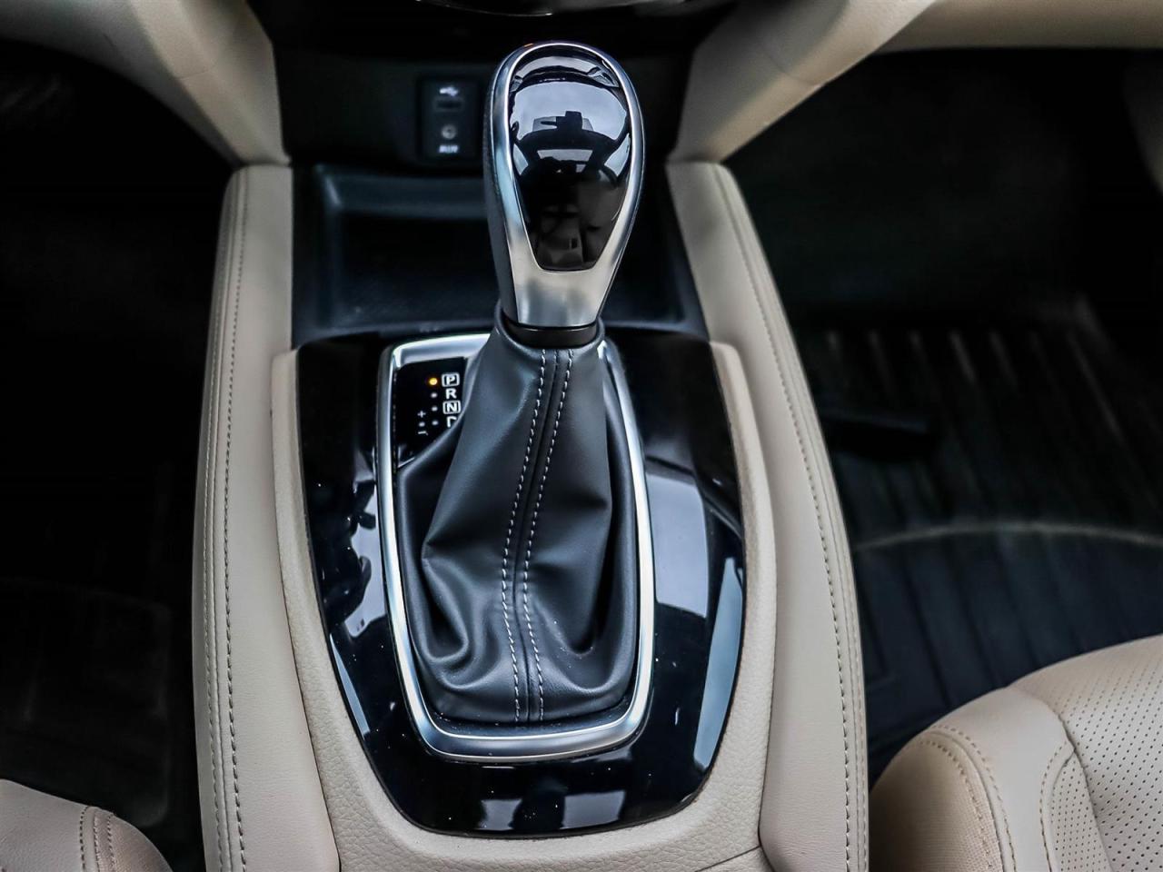 2017 Nissan Rogue SL Platinum Photo