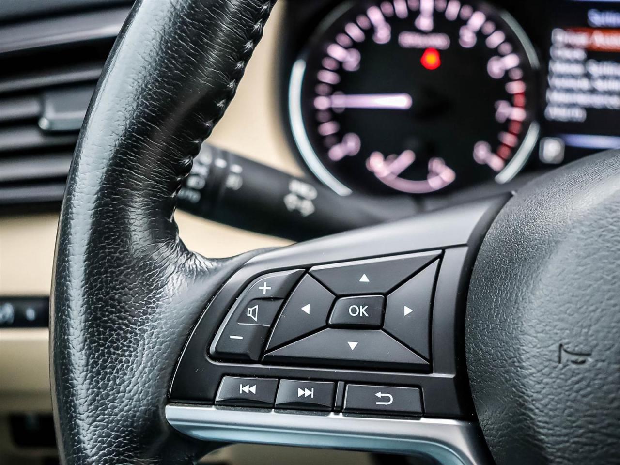 2017 Nissan Rogue SL Platinum Photo