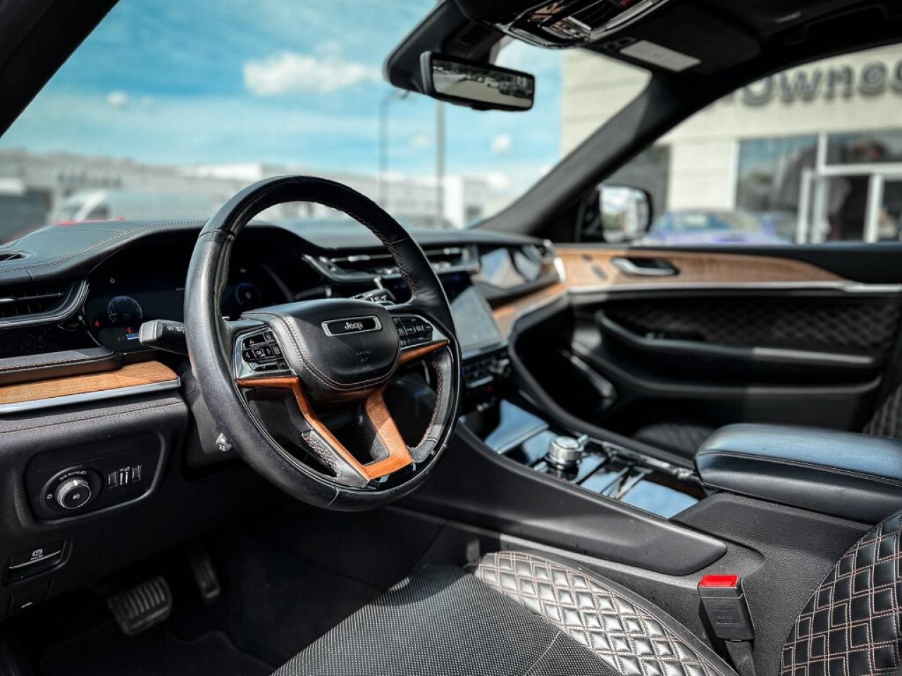 2023 Jeep Grand Cherokee Summit   RESERVE   DUAL VIDEO SCREENS   MASSAGE SE Photo