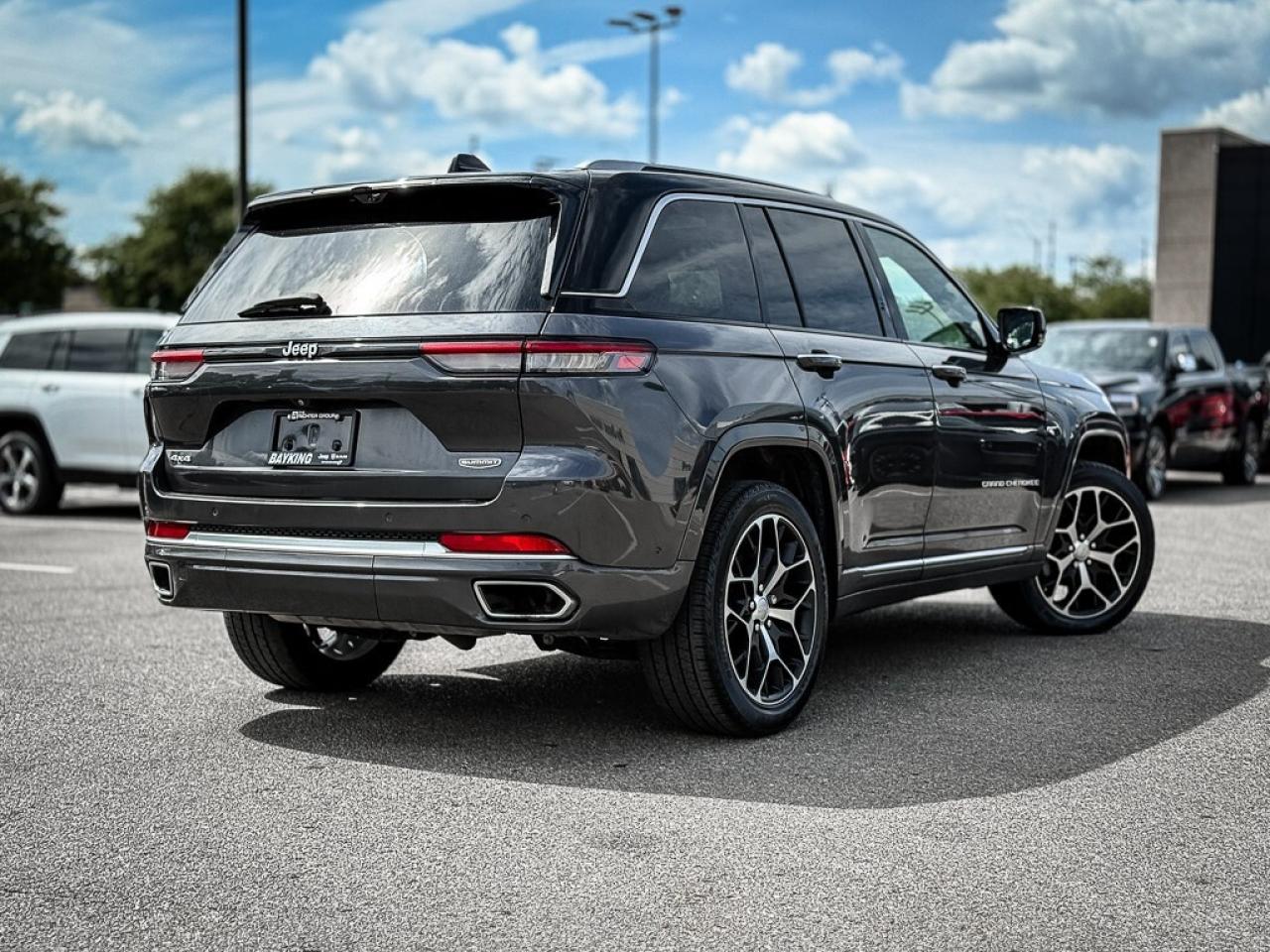 2023 Jeep Grand Cherokee Summit   RESERVE   DUAL VIDEO SCREENS   MASSAGE SE Photo