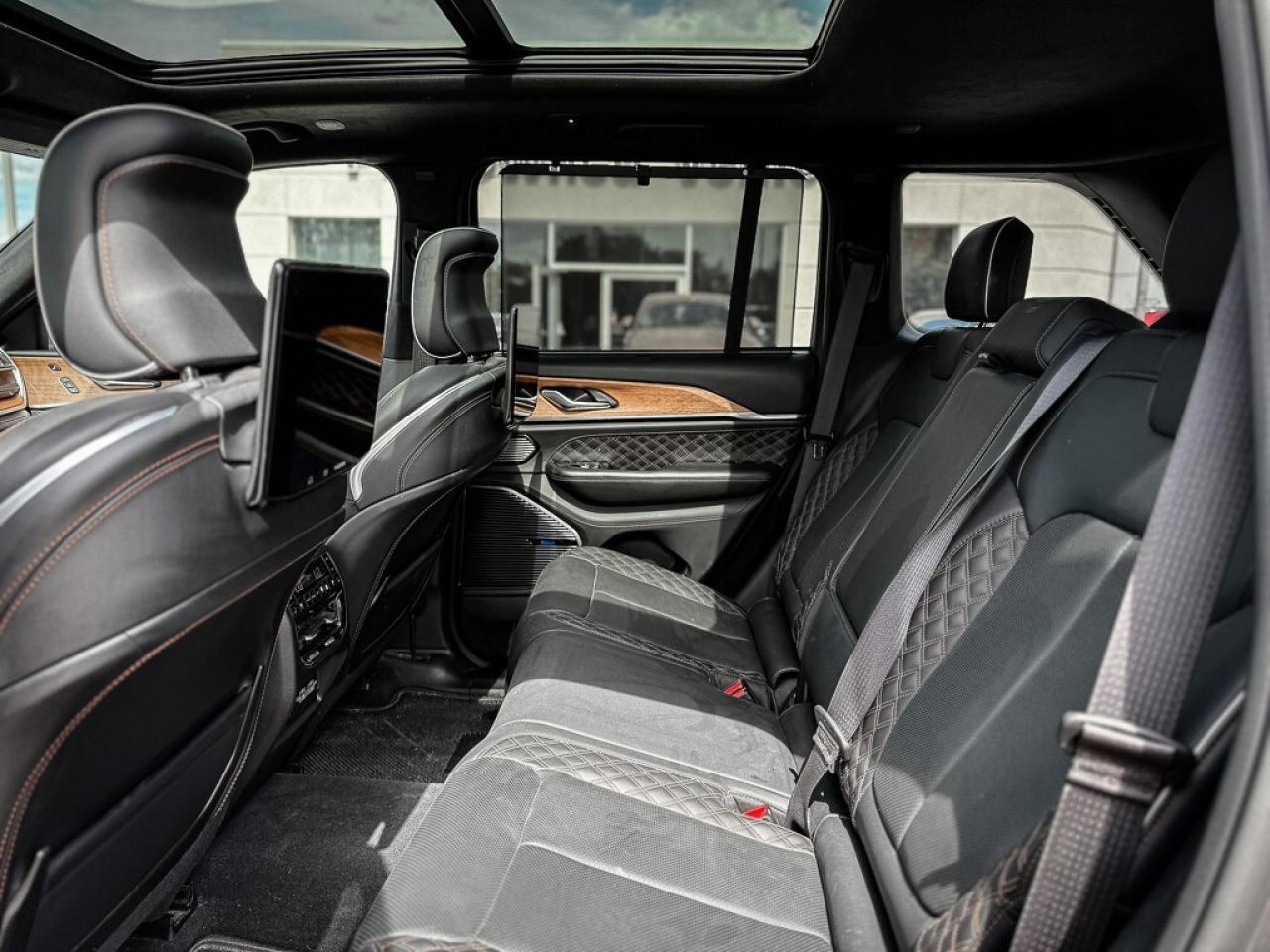 2023 Jeep Grand Cherokee Summit   RESERVE   DUAL VIDEO SCREENS   MASSAGE SE Photo4