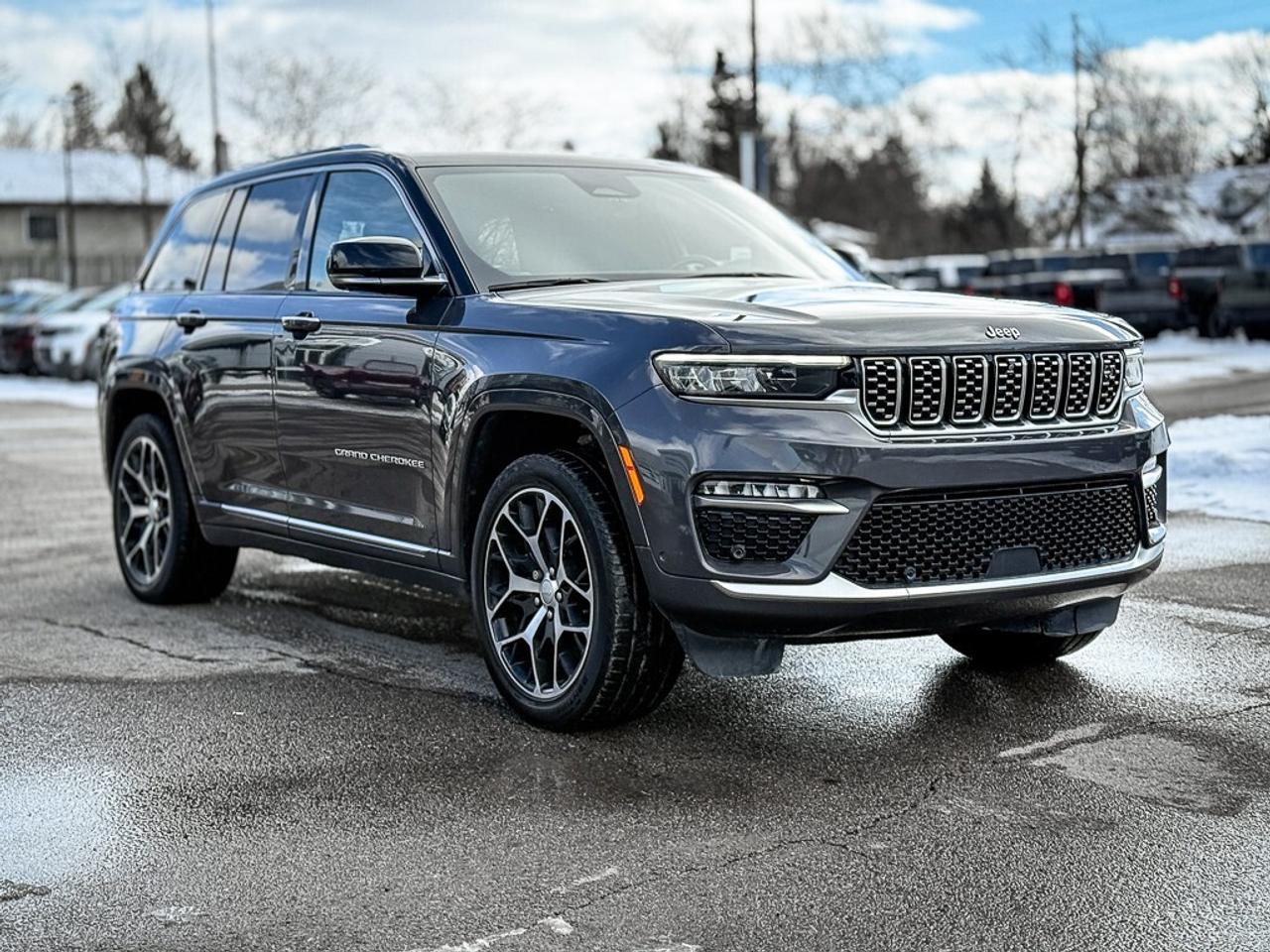 2023 Jeep Grand Cherokee Summit   RESERVE   DUAL VIDEO SCREENS   MASSAGE SE Photo