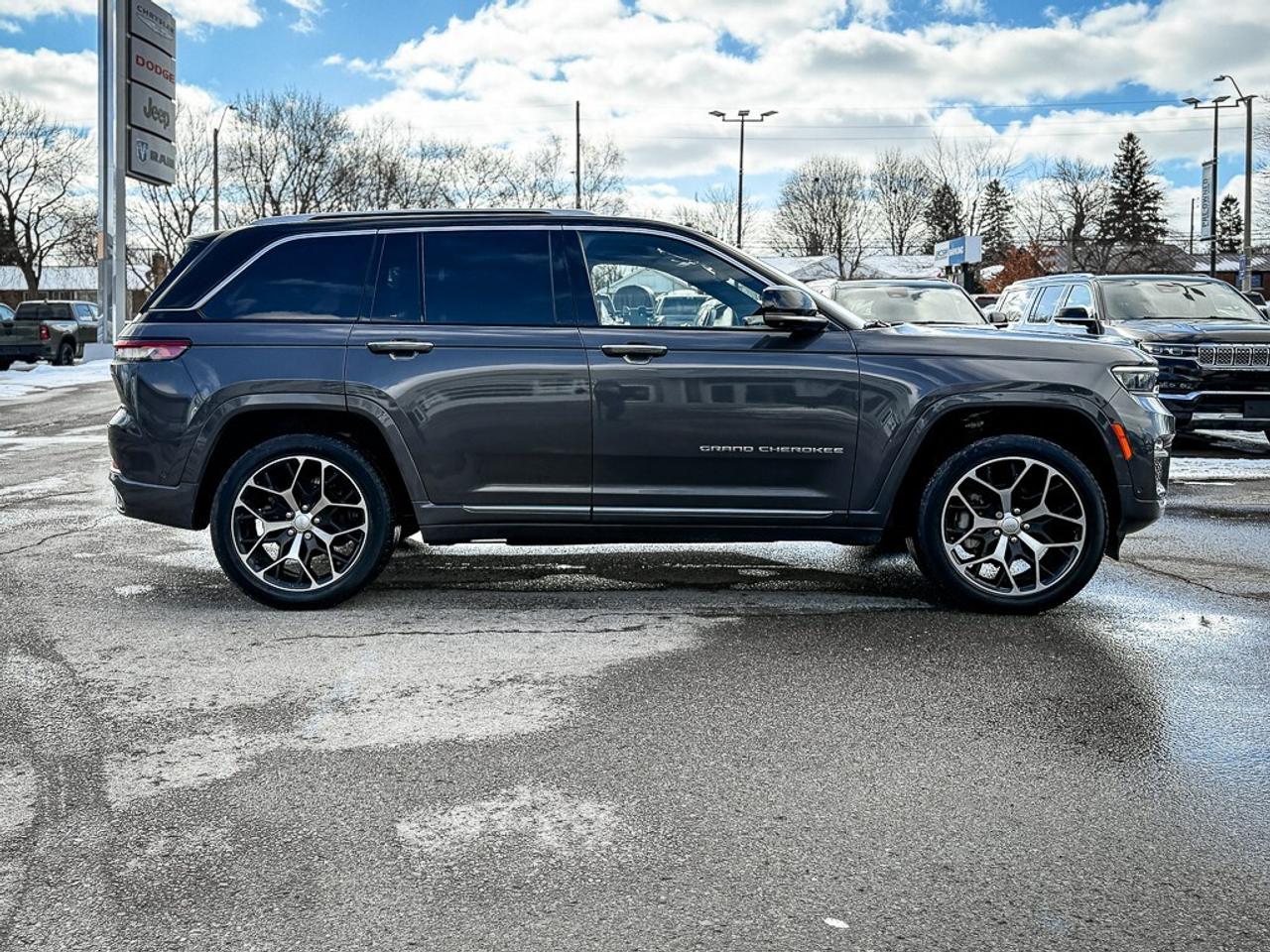 2023 Jeep Grand Cherokee Summit   RESERVE   DUAL VIDEO SCREENS   MASSAGE SE Photo3