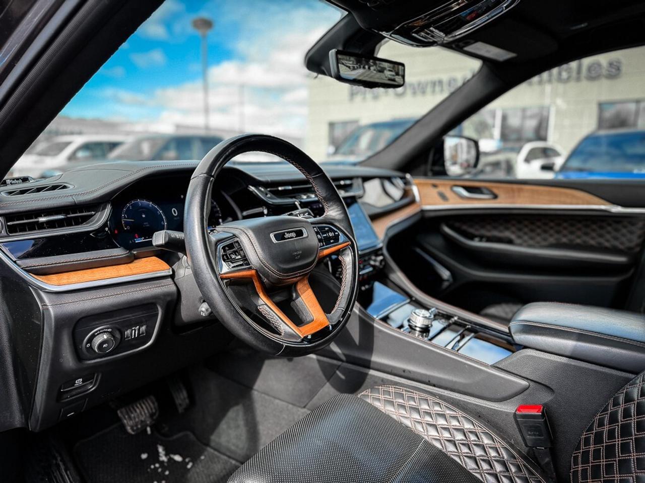 2023 Jeep Grand Cherokee Summit   RESERVE   DUAL VIDEO SCREENS   MASSAGE SE Photo