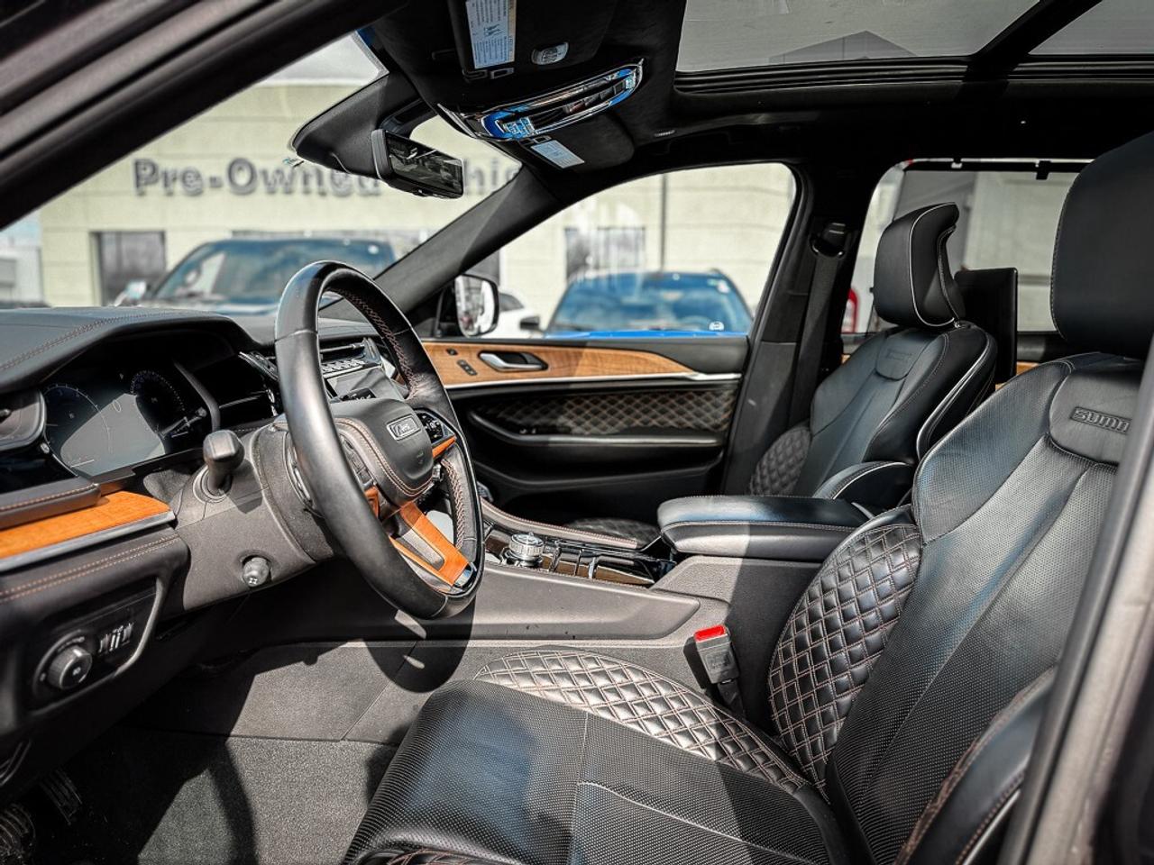 2023 Jeep Grand Cherokee Summit   RESERVE   DUAL VIDEO SCREENS   MASSAGE SE Photo