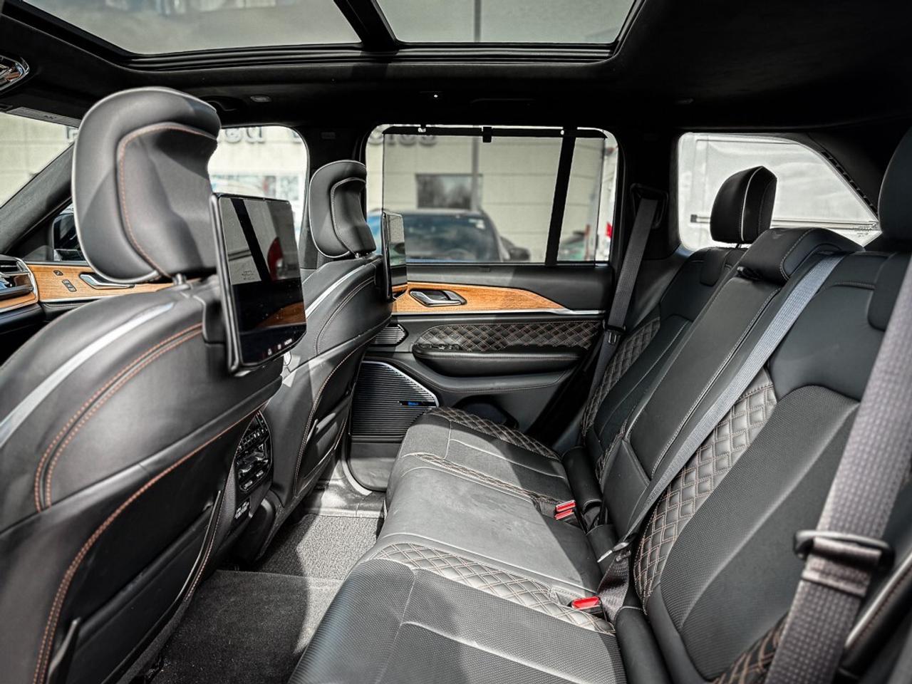 2023 Jeep Grand Cherokee Summit   RESERVE   DUAL VIDEO SCREENS   MASSAGE SE Photo