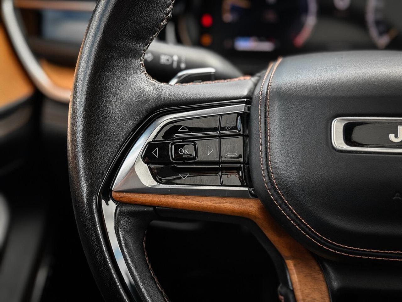 2023 Jeep Grand Cherokee Summit   RESERVE   DUAL VIDEO SCREENS   MASSAGE SE Photo