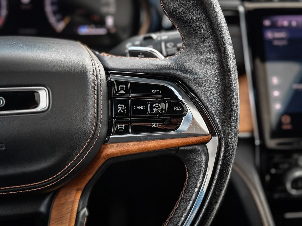 2023 Jeep Grand Cherokee Summit   RESERVE   DUAL VIDEO SCREENS   MASSAGE SE Photo