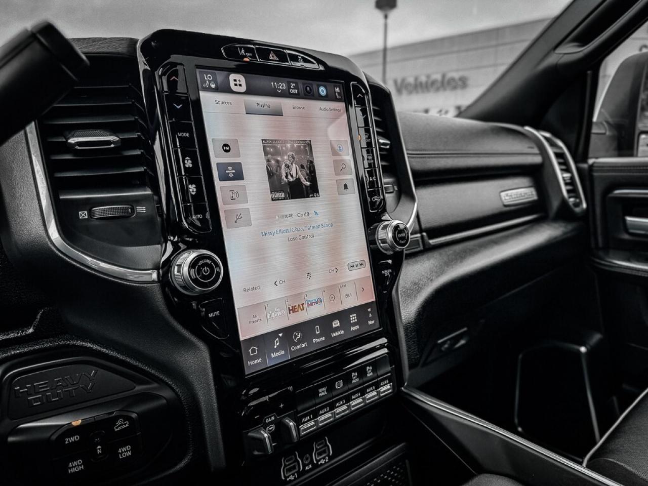 2025 RAM 2500 Laramie   CREW   5TH WHEEL PREP   LEVEL 1   SUNROO Photo