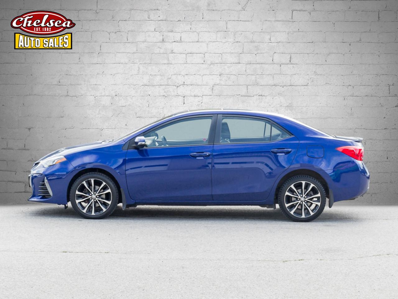 2018 Toyota Corolla XLE CVT Photo2