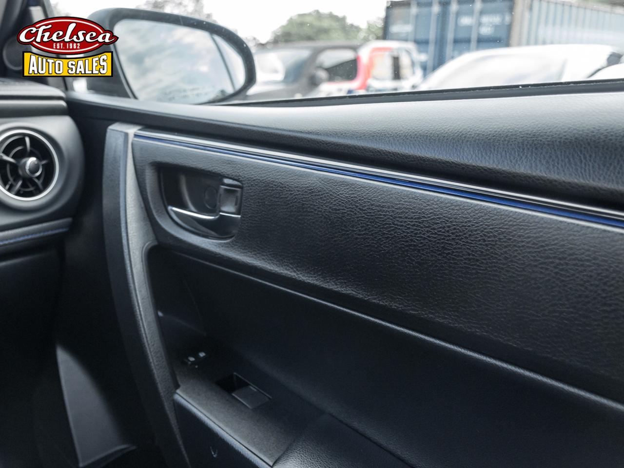 2018 Toyota Corolla XLE CVT Photo