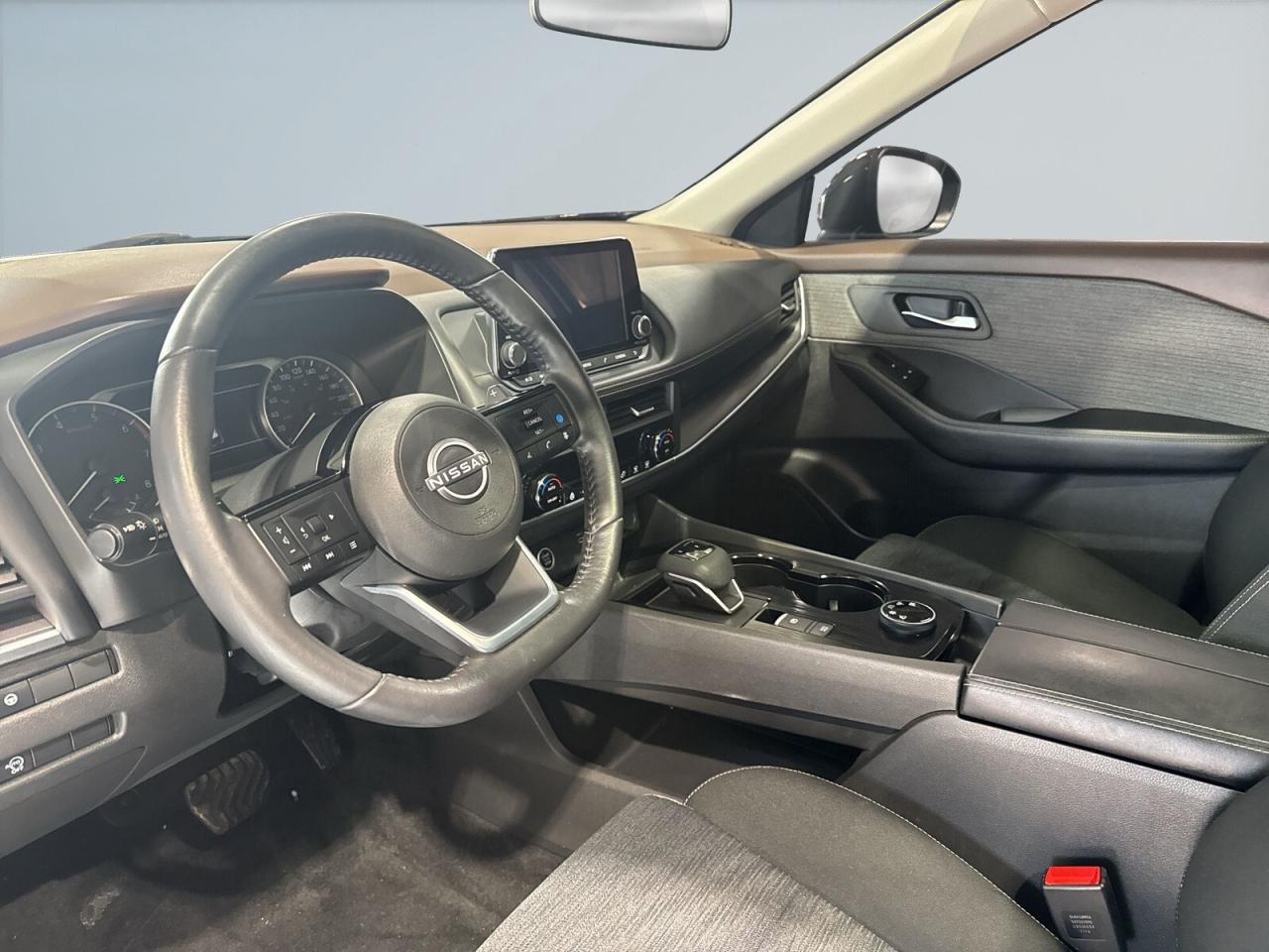 2023 Nissan Rogue AWD SV / Pano sunroof / Heated Seats / Drive assis Photo