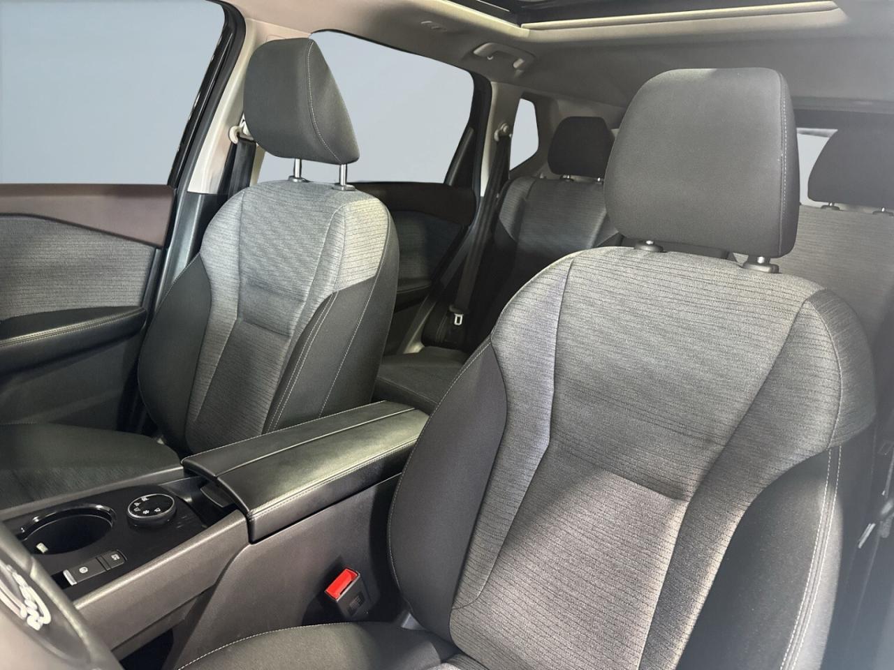 2023 Nissan Rogue AWD SV / Pano sunroof / Heated Seats / Drive assis Photo