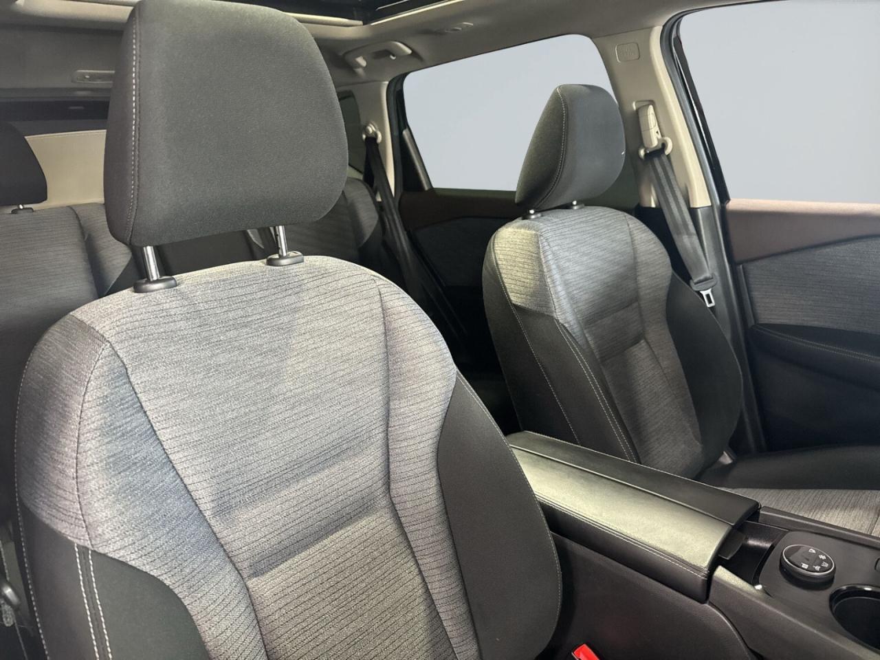 2023 Nissan Rogue AWD SV / Pano sunroof / Heated Seats / Drive assis Photo