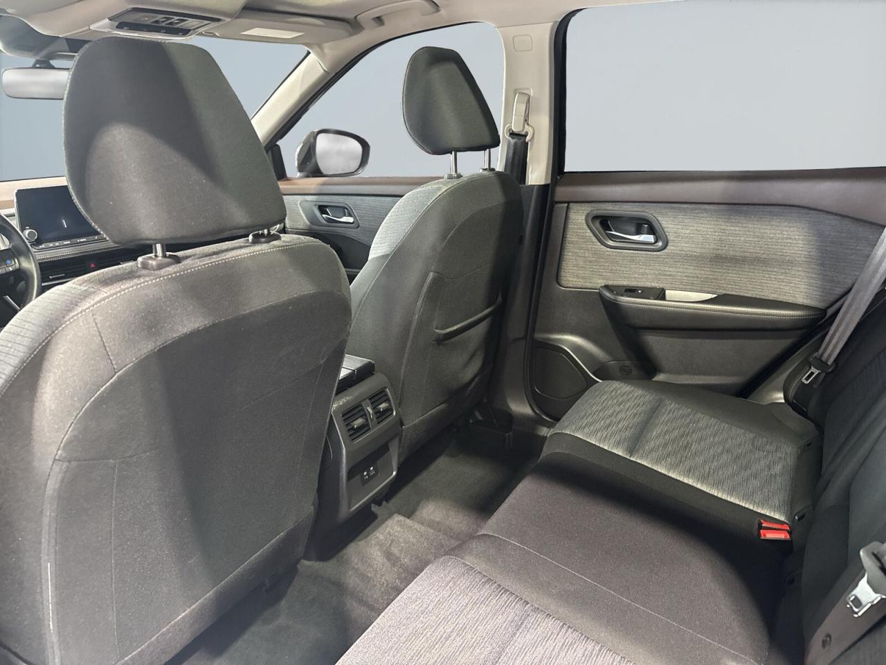 2023 Nissan Rogue AWD SV / Pano sunroof / Heated Seats / Drive assis Photo