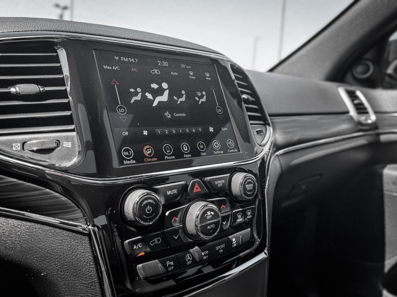 2022 Jeep Grand Cherokee WK Limited   CARPLAY   PANO SUNROOF   HEATED/VENTED L Photo