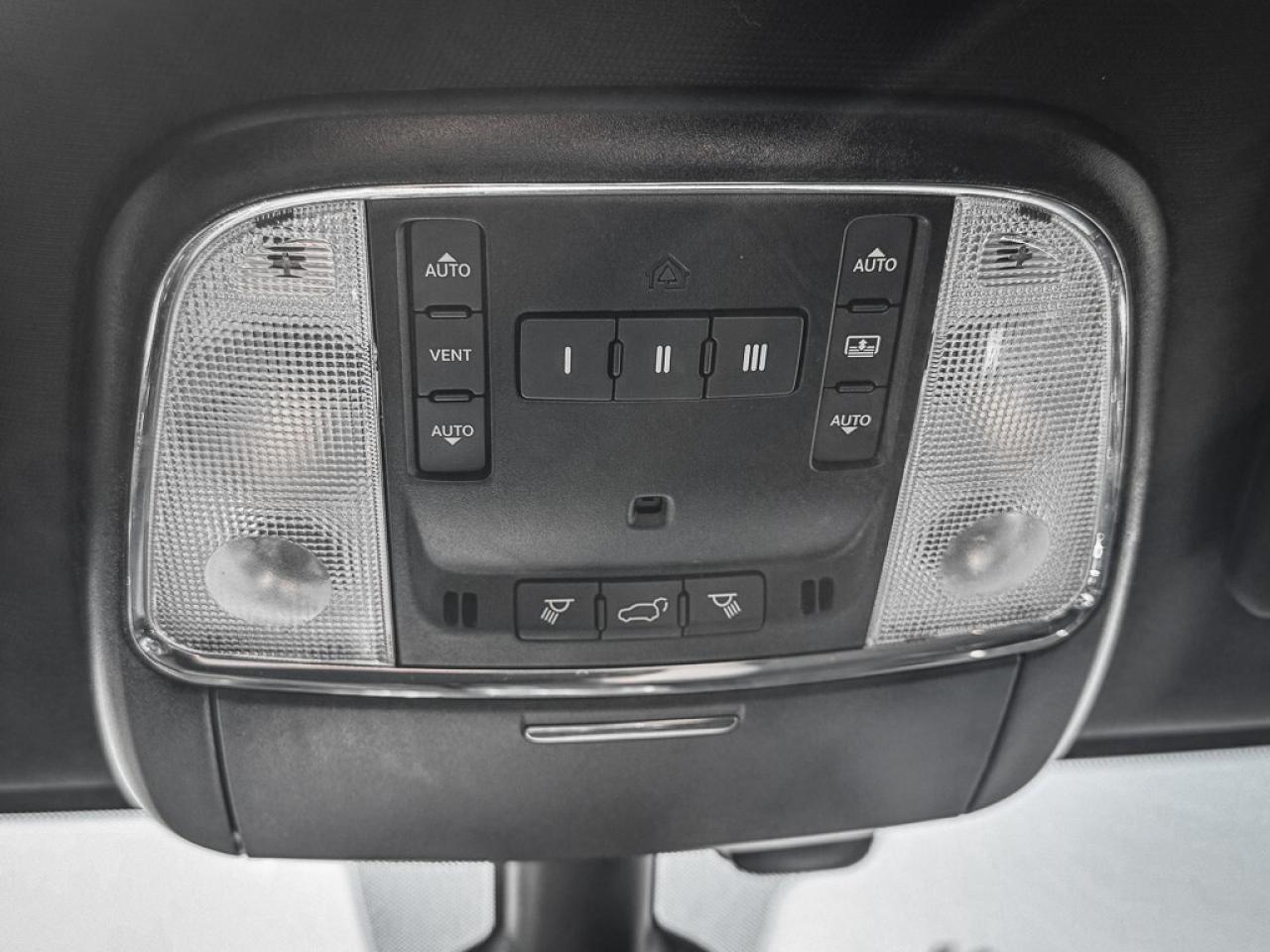 2022 Jeep Grand Cherokee WK Limited   CARPLAY   PANO SUNROOF   HEATED/VENTED L Photo