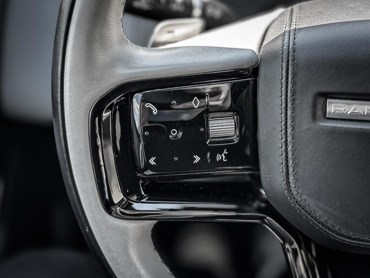 2024 Land Rover Range Rover Velar P250 Dynamic SE   PANO ROOF   HEATED/VENTED LEATHE Photo