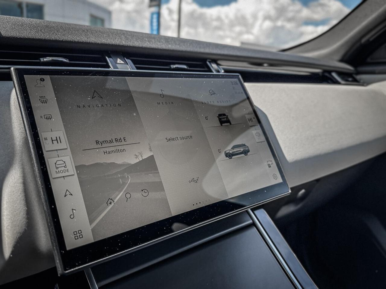 2024 Land Rover Range Rover Velar P250 Dynamic SE   PANO ROOF   HEATED/VENTED LEATHE Photo