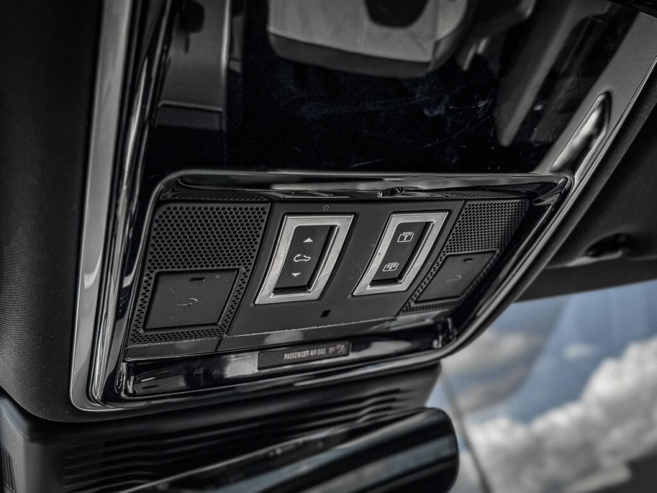 2024 Land Rover Range Rover Velar P250 Dynamic SE   PANO ROOF   HEATED/VENTED LEATHE Photo