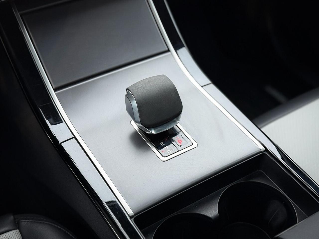 2024 Land Rover Range Rover Velar P250 Dynamic SE   PANO ROOF   HEATED/VENTED LEATHE Photo