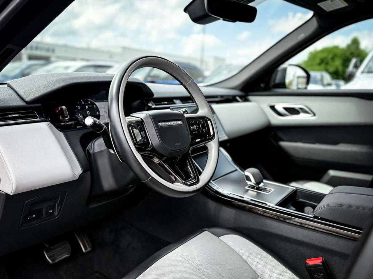 2024 Land Rover Range Rover Velar P250 Dynamic SE   PANO ROOF   HEATED/VENTED LEATHER   MERIDIAN AUDIO   CARPLAY   BLINDSPOT Photo