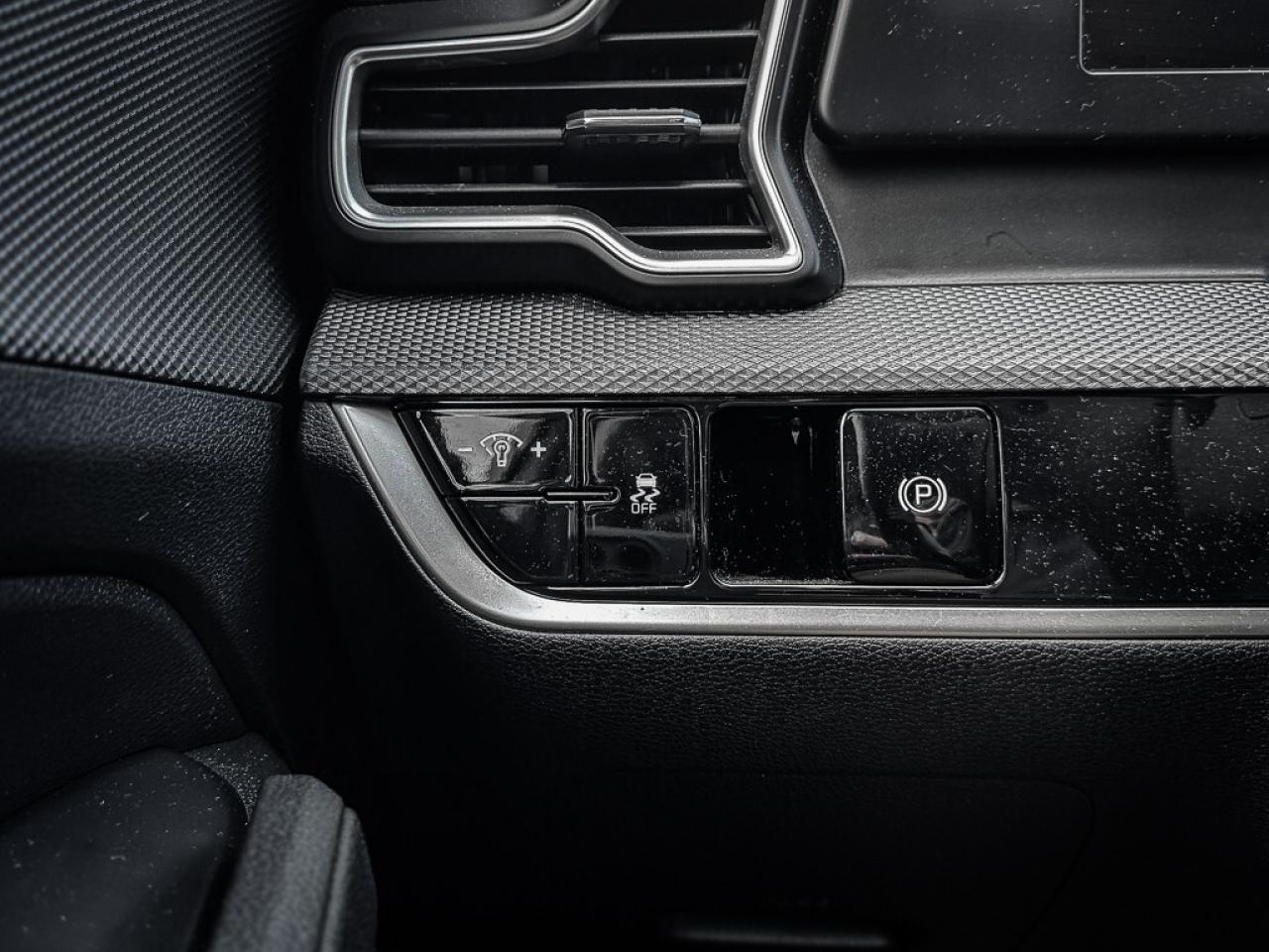 2024 Kia Sportage LX   HEATED SEATS   LANE KEEP   CARPLAY Photo