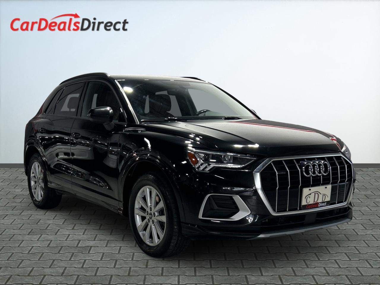 2020 Audi Q3 Komfort / quattro / Leather / Sunroof / NAVI / Bac Photo0