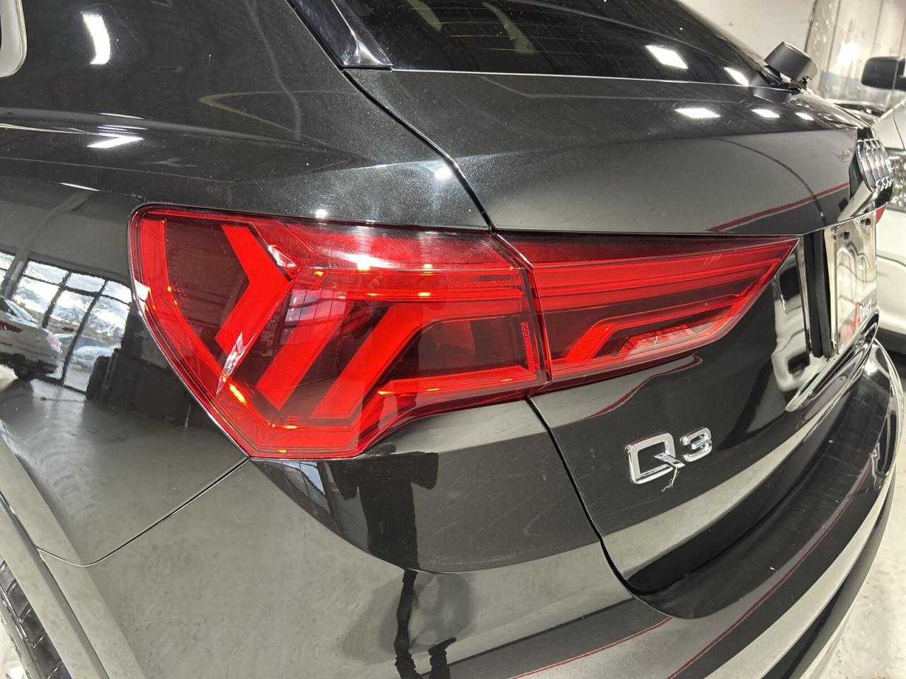 2020 Audi Q3 Komfort / quattro / Leather / Sunroof / NAVI / Bac Photo