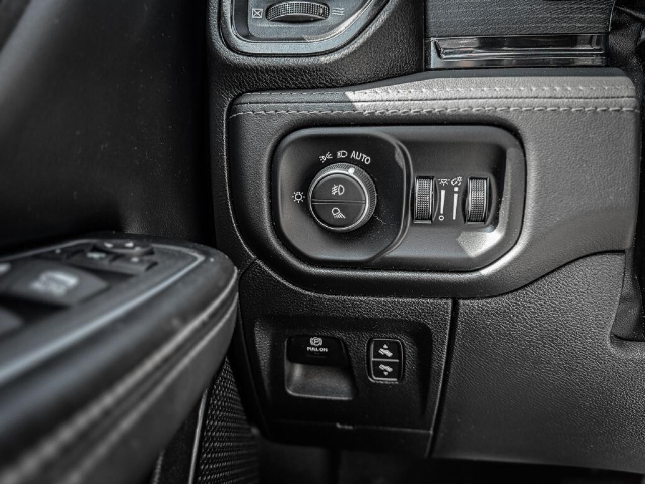 2022 RAM 1500 Limited   CREW   PWR BOARDS   12 DISPLAY   TRAILER Photo