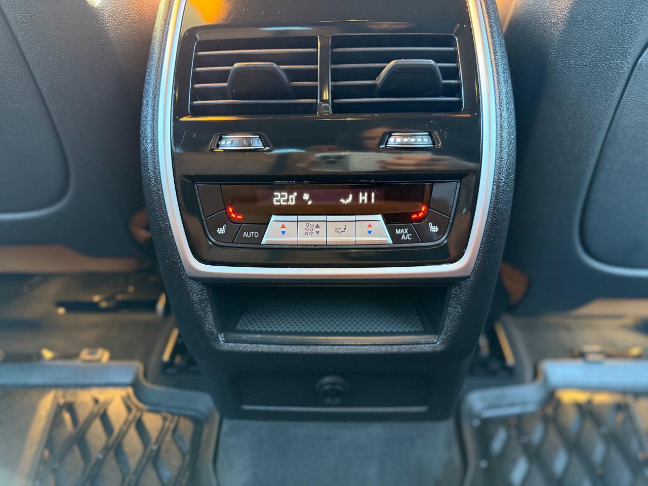 2022 BMW X6 xDrive40i Coupe/NAVI/PANO/BSM/HUD/ACC/360 CAMERA Photo