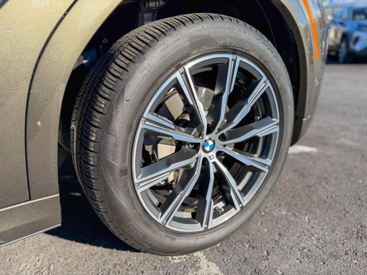 2022 BMW X6 xDrive40i Coupe/NAVI/PANO/BSM/HUD/ACC/360 CAMERA Photo