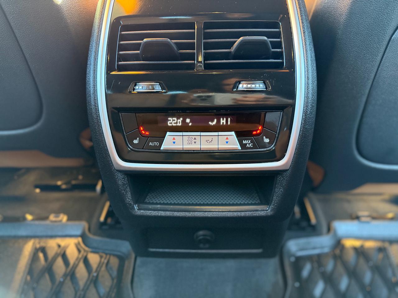 2022 BMW X6 xDrive40i Coupe/NAVI/PANO/BSM/HUD/ACC/360 CAMERA Photo