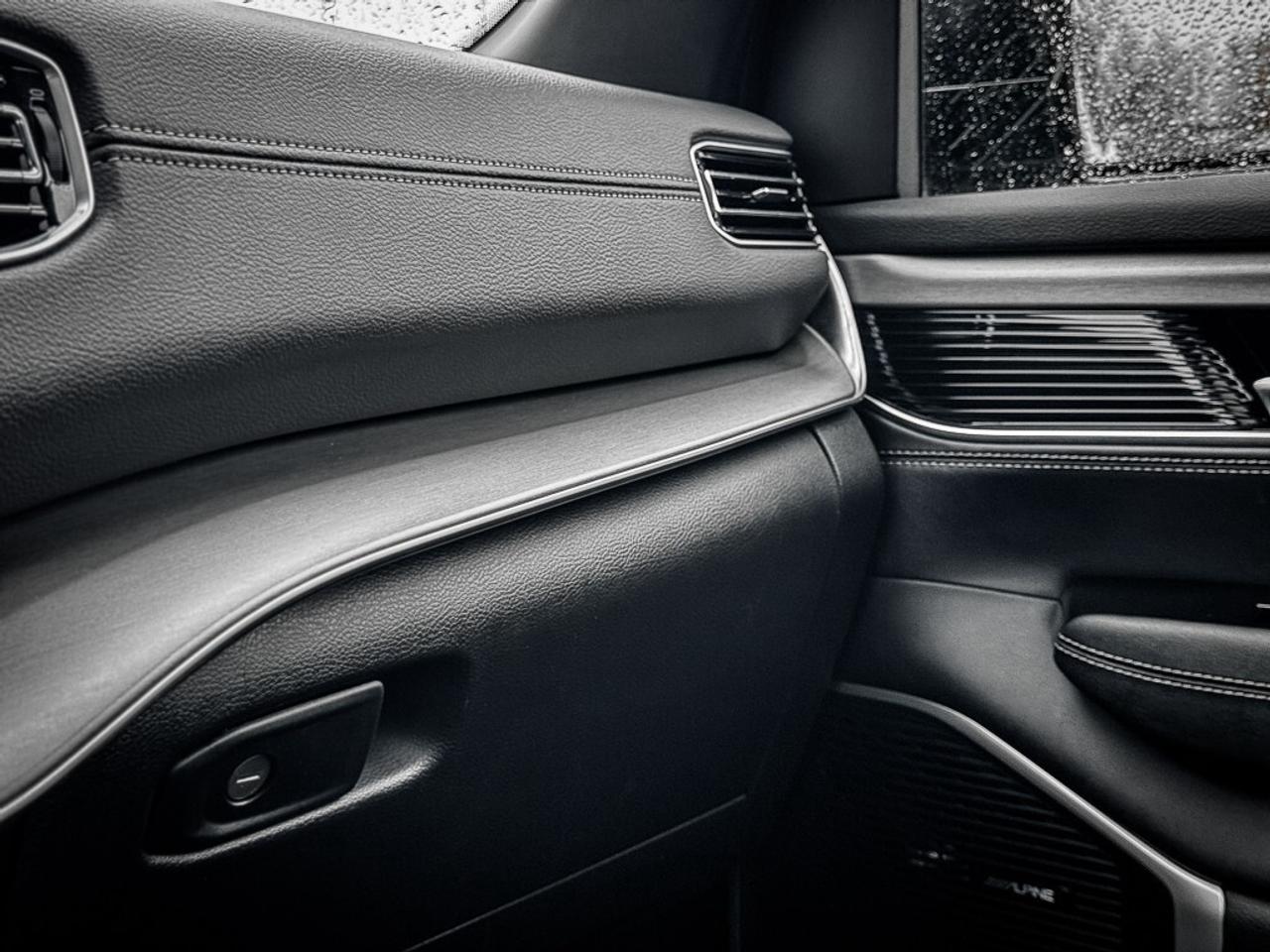 2024 Jeep Wagoneer Series II Carbide   SERIES 2   CARBIDE   HEAVY DUT Photo