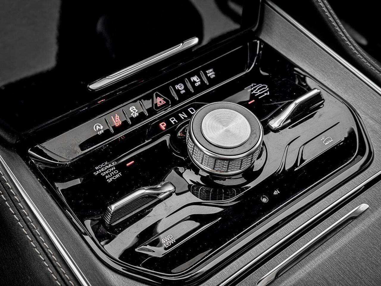 2024 Jeep Wagoneer Series II Carbide   SERIES 2   CARBIDE   HEAVY DUT Photo