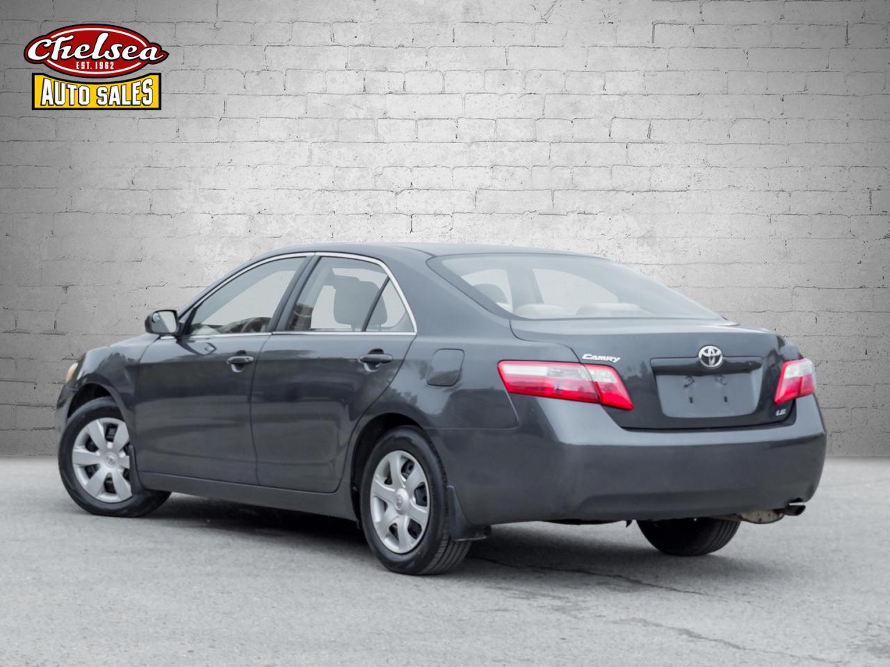 2009 Toyota Camry CE 5-Spd AT Photo4