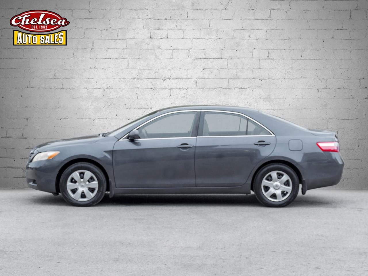 2009 Toyota Camry CE 5-Spd AT Photo2