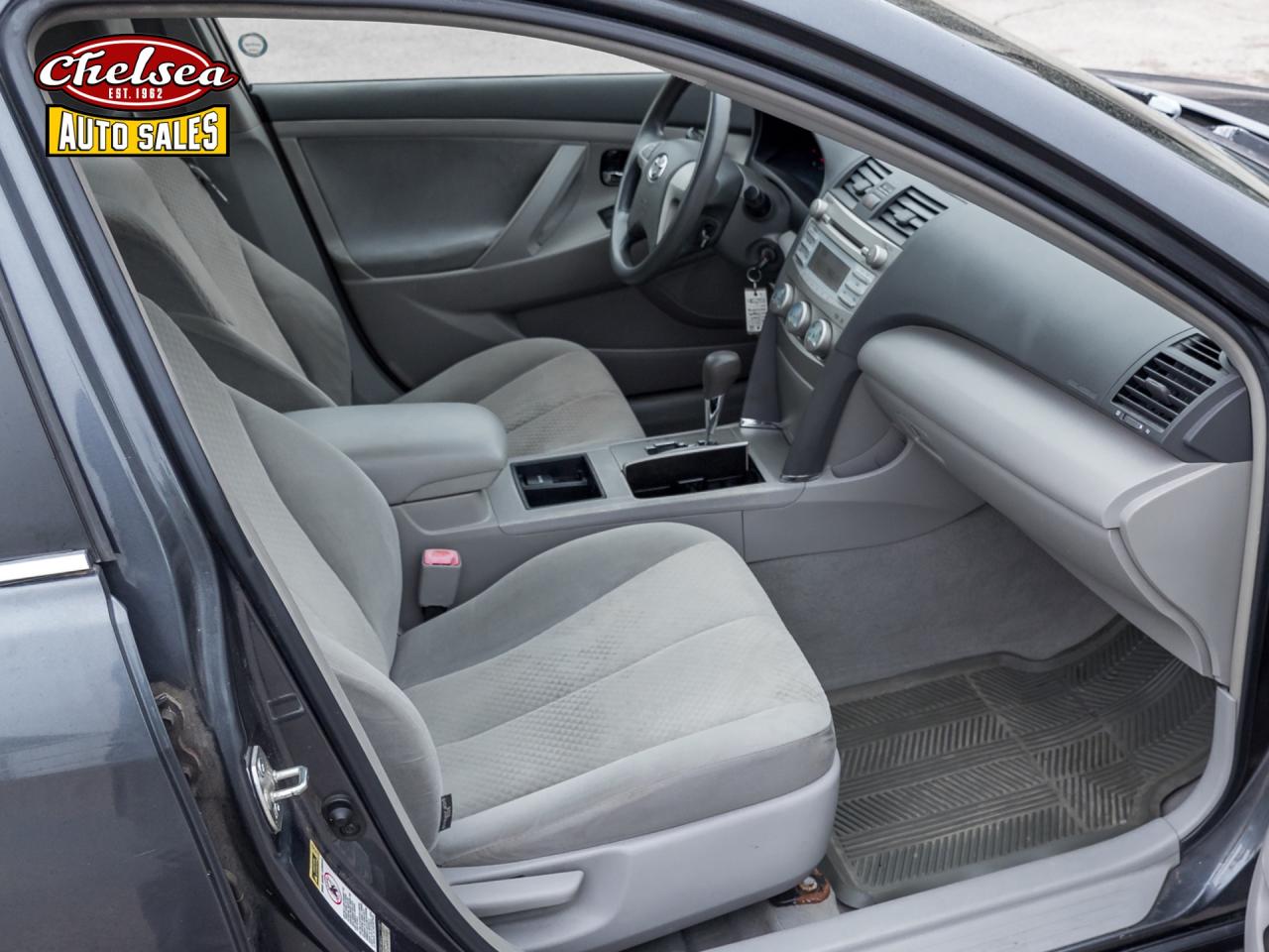 2009 Toyota Camry CE 5-Spd AT Photo