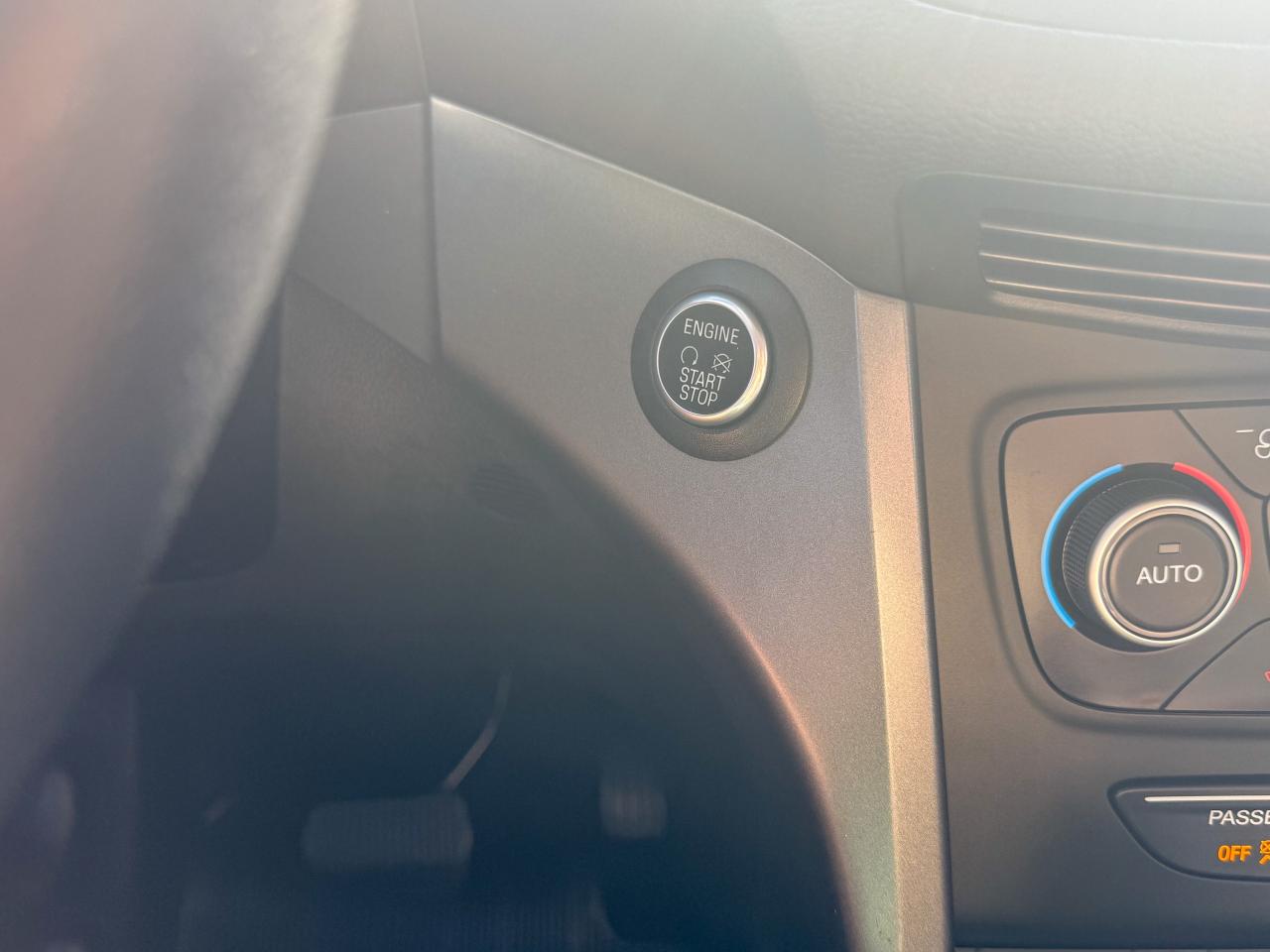 2019 Ford Escape SEL/LOW KM/NAVI/CAMERA/ROOF/REMOTE/NO ACCIDENTS Photo