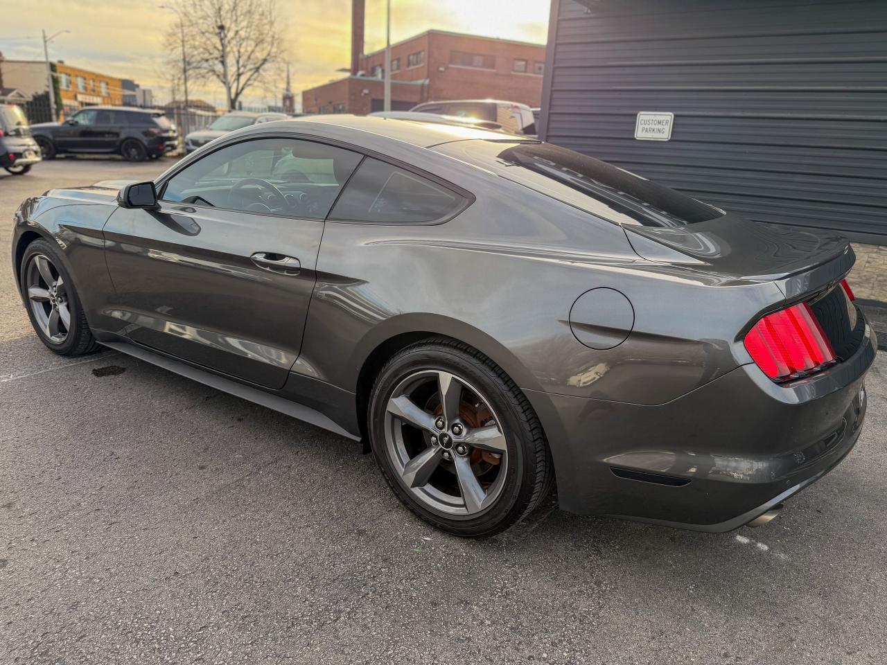 2015 Ford Mustang Fastback   NAVI   REMOTE   NO ACCIDENTS   3.7L Photo2