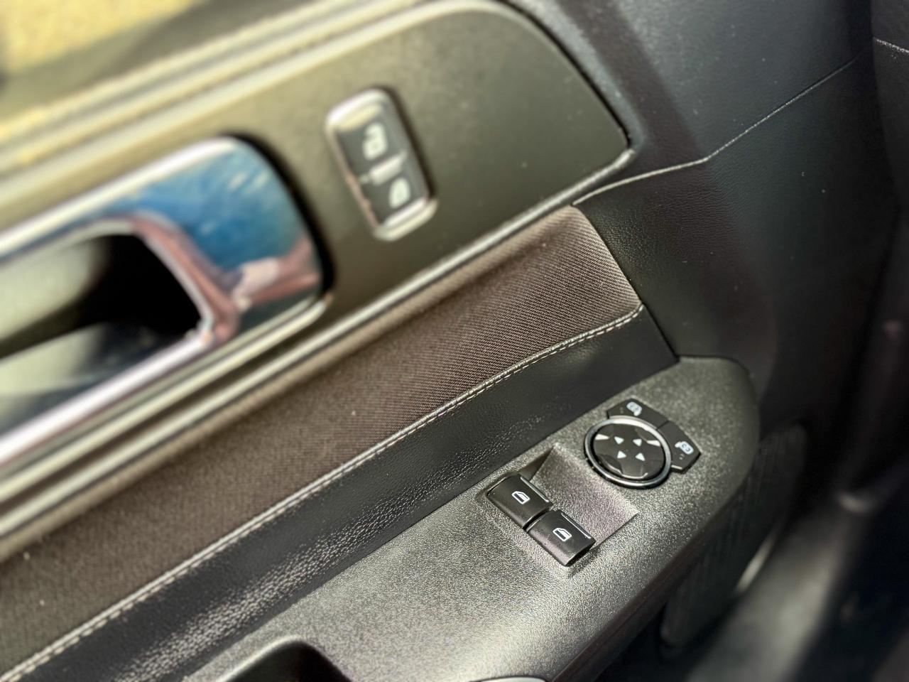 2015 Ford Mustang Fastback   NAVI   REMOTE   NO ACCIDENTS   3.7L Photo