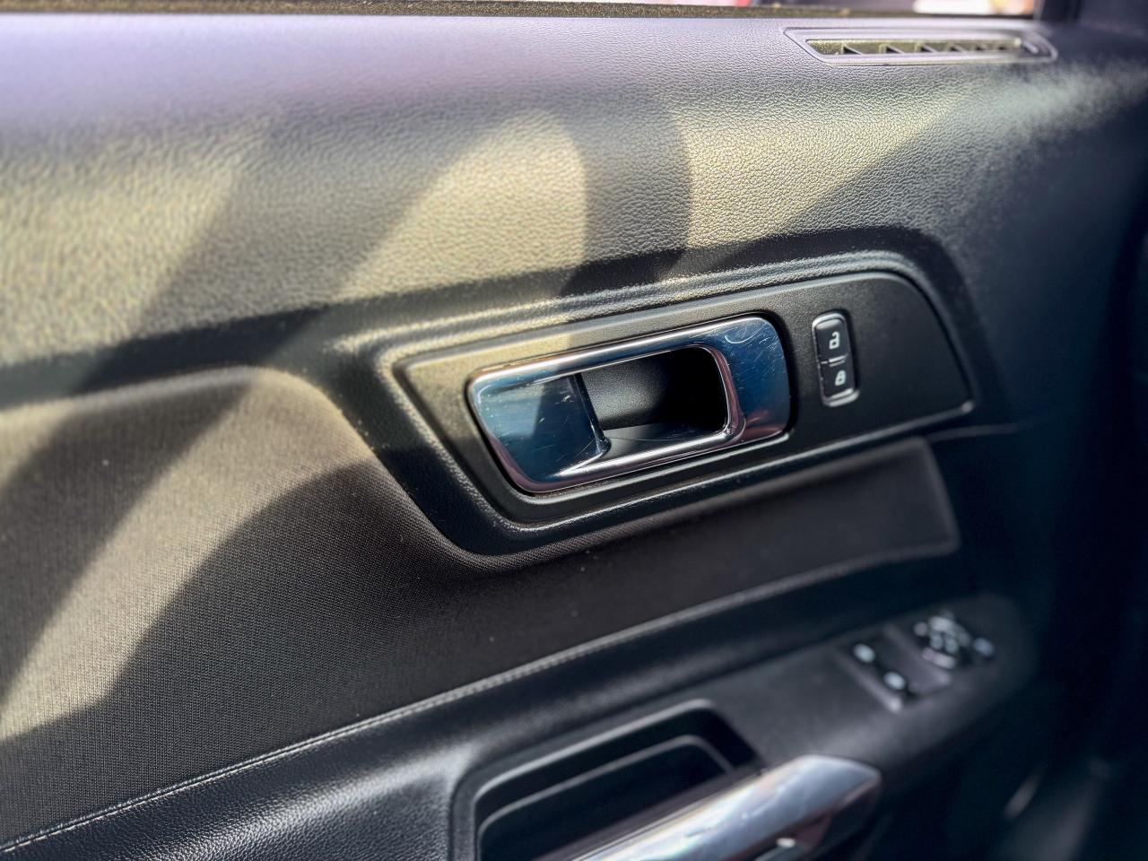 2015 Ford Mustang Fastback   NAVI   REMOTE   NO ACCIDENTS   3.7L Photo